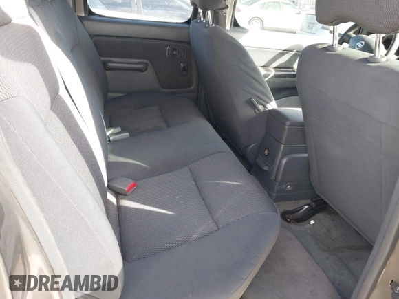 2004 Nissan Frontier XE z VIN 1N6ED27T84C446582, wystawiony jako IAAI lot #41428931 z przebiegiem Nie podano mil oraz . Historia ofert i sprzedaży dostępna na DreamBid. Obrazek 8.