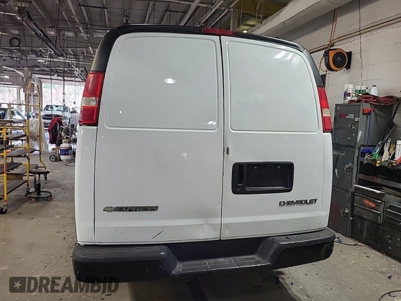 2005 Chevrolet Express Cargo z VIN 1GCFG15X451215108, wystawiony jako IAAI lot #42607984 z przebiegiem 127 758 mil mil oraz . Historia ofert i sprzedaży dostępna na DreamBid. Obrazek 38.
