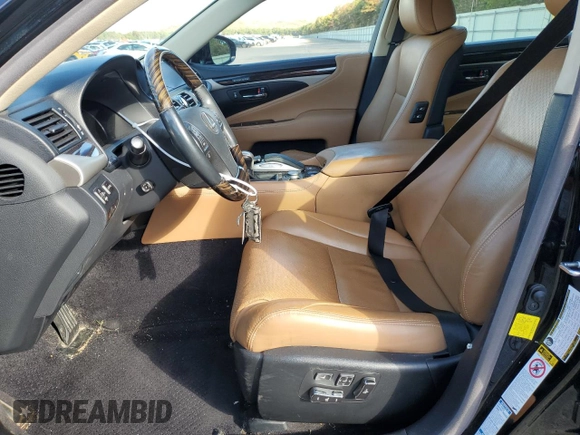 2016 Lexus LS 460 z VIN JTHCL5EF4G5027230, wystawiony jako Copart lot #73202794 z przebiegiem 69 110 mil mil oraz Szkoda całkowita • Salvage title. Historia ofert i sprzedaży dostępna na DreamBid. Obrazek 7.