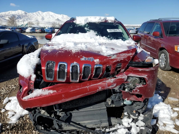 2014 Jeep Cherokee Latitude with VIN 1C4PJMCSXEW266324, listed as a Copart auction lot 49708415 with 140,961 mi miles and Salvage Title. Bid and sale history available at DreamBid. Image 5.