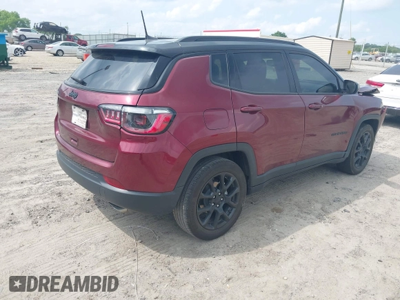 2022 Jeep Compass Latitude z VIN 3C4NJCBB2NT210970, wystawiony jako IAAI lot #42302790 z przebiegiem 27 999 mil mil oraz . Historia ofert i sprzedaży dostępna na DreamBid. Obrazek 4.