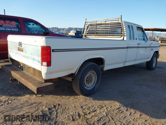 1985 Ford F-250 with VIN 1FTHX2516FKA70773, listed as a IAAI auction lot 41953313 with 986,298 mi miles. Bid and sale history available at carsss.com. Image 4.