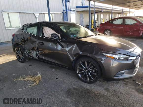 2018 Mazda 3 Touring z VIN 3MZBN1L30JM195471, wystawiony jako Copart lot #57497115 z przebiegiem 147 899 mil mil oraz Szkoda całkowita • Salvage title. Historia ofert i sprzedaży dostępna na DreamBid. Obrazek 4.