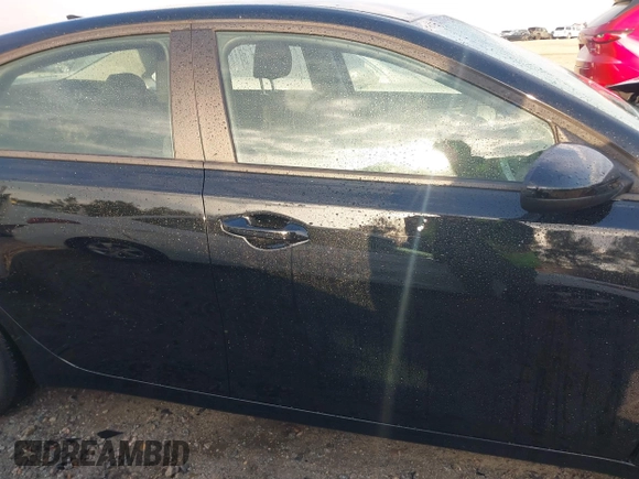 2024 Kia Forte LXS z VIN 3KPF24AD7RE799390, wystawiony jako IAAI lot #41856786 z przebiegiem 24 804 mil mil oraz . Historia ofert i sprzedaży dostępna na DreamBid. Obrazek 13.