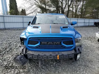 2018 Ram 1500 Sport z VIN 1C6RR7MT5JS192572, wystawiony jako Copart lot #52453335 z przebiegiem 105 843 mil mil oraz Szkoda całkowita • Salvage title. Historia ofert i sprzedaży dostępna na DreamBid. Obrazek 5.