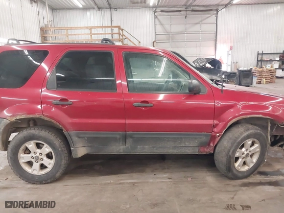 2006 Ford Escape XLT with VIN 1FMYU93176KD47219, listed as a IAAI auction lot 41785112 with 247,175 mi miles. Bid and sale history available at carsss.com. Image 14.