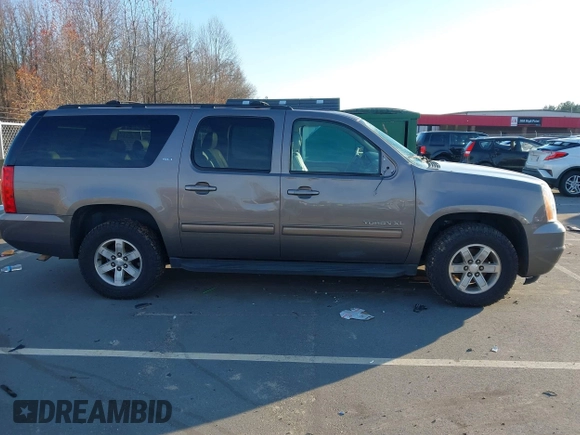 2014 GMC Yukon XL SLT with VIN 1GKS1KE06ER127515, listed as a IAAI auction lot 40990479 with 236,725 mi miles. Bid and sale history available at carsss.com. Image 13.