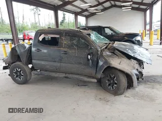 2022 Toyota Tacoma SR z VIN 3TMCZ5ANXNM493703, wystawiony jako IAAI lot #42139285 z przebiegiem 42 572 mil mil oraz . Historia ofert i sprzedaży dostępna na DreamBid. Obrazek 14.