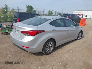 2016 Hyundai Elantra SE z VIN 5NPDH4AE1GH727236, wystawiony jako IAAI lot #39440992 z przebiegiem 76 917 mil mil oraz . Historia ofert i sprzedaży dostępna na DreamBid. Obrazek 4.