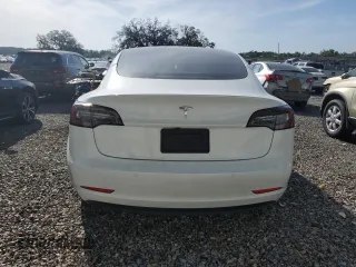 2022 Tesla Model 3 z VIN 5YJ3E1EA8NF348174, wystawiony jako Copart lot #53757025 z przebiegiem 38 722 mil mil oraz Nie do naprawy • Non repairable. Historia ofert i sprzedaży dostępna na DreamBid. Obrazek 6.