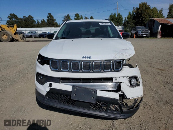2022 Jeep Compass Latitude with VIN 3C4NJDBB5NT166176, listed as a Copart auction lot 53096845 with 25,758 mi miles and Salvage title. Bid and sale history available at DreamBid. Image 5.