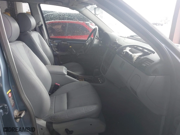 2005 Mercedes-Benz M-Class 3.7L with VIN 4JGAB57E25A560516, listed as a IAAI auction lot 41898369 with 125,927 mi miles. Bid and sale history available at carsss.com. Image 5.