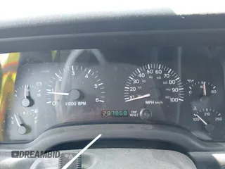 2000 Jeep Cherokee z VIN 1J4FT48S8YL214074, wystawiony jako IAAI lot #42577235 z przebiegiem 287 868 mil mil oraz . Historia ofert i sprzedaży dostępna na DreamBid. Obrazek 7.