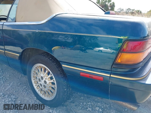 1995 Chrysler LeBaron z VIN 1C3EU4531SF679446, wystawiony jako IAAI lot #41441543 z przebiegiem 105 525 mil mil oraz . Historia ofert i sprzedaży dostępna na DreamBid. Obrazek 12.