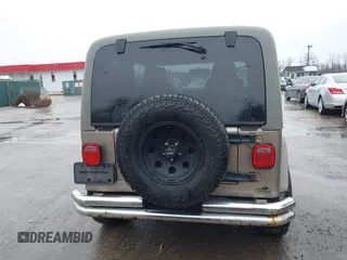 2006 Jeep Wrangler Sport Right Hand Drive with VIN 1J4F449S06P725862, listed as a IAAI auction lot 41562989 with 121,997 mi miles. Bid and sale history available at carsss.com. Image 16.