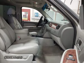 2007 Chevrolet Avalanche LTZ z VIN 3GNEC12037G144865, wystawiony jako IAAI lot #42592982 z przebiegiem 160 962 mil mil oraz . Historia ofert i sprzedaży dostępna na DreamBid. Obrazek 5.