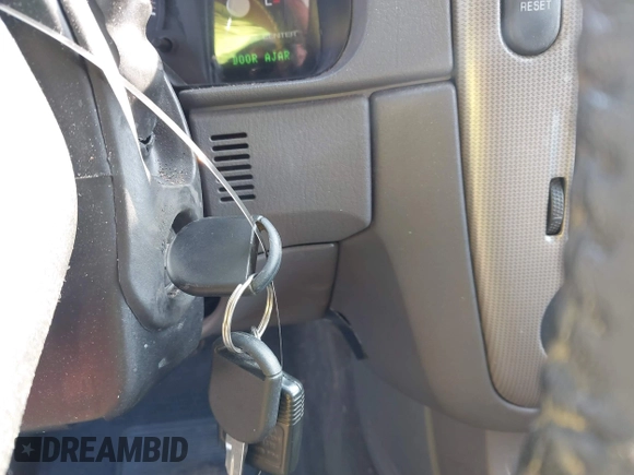 2005 Ford Explorer XLT с VIN 1FMZU73W25UA75010, выставлен на аукционе IAAI как лот 42508037 с пробегом 276 352 миль миль и . История ставок и продаж доступна на DreamBid. Изображение 11.
