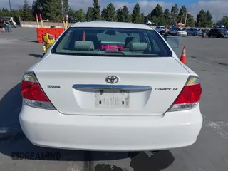2006 Toyota Camry STD z VIN 4T1BE32KX6U671991, wystawiony jako IAAI lot #42348331 z przebiegiem 178 130 mil mil oraz . Historia ofert i sprzedaży dostępna na DreamBid. Obrazek 16.