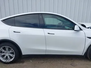 2021 Tesla Model Y Long Range with VIN 5YJYGDEE1MF152256, listed as a IAAI auction lot 42004769 with 35,176 mi miles. Bid and sale history available at carsss.com. Image 14.
