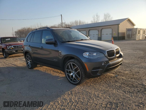 2013 BMW X5 xDrive35i z VIN 5UXZV4C54D0B06711, wystawiony jako Copart lot #48958535 z przebiegiem 201 650 mil mil oraz Czysty tytuł • Clean title. Historia ofert i sprzedaży dostępna na DreamBid. Obrazek 4.
