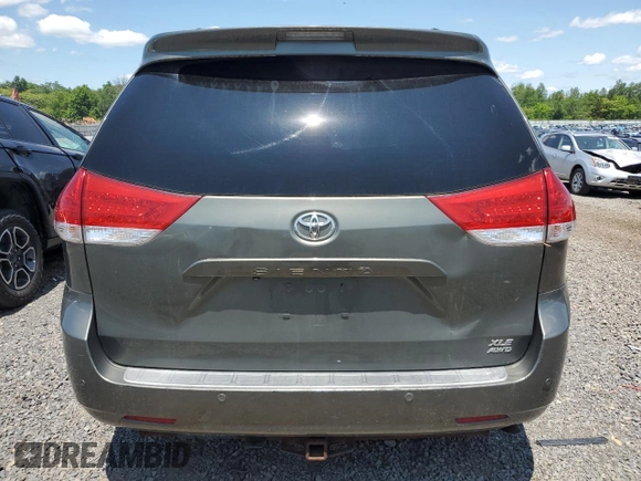 2011 Toyota Sienna XLE с VIN 5TDDK3DC9BS016604, выставлен на аукционе Copart как лот 59236145 с пробегом 372 585 миль миль и Чистый • Clean title. История ставок и продаж доступна на DreamBid. Изображение 6.