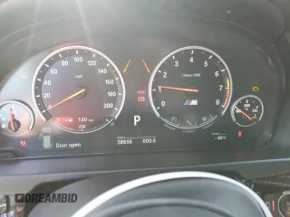 2018 BMW X5 M z VIN 5YMKT6C54J0Y83460, wystawiony jako Copart lot #57874275 z przebiegiem 58 656 mil mil oraz Szkody całkowita. Historia ofert i sprzedaży dostępna na DreamBid. Obrazek 9.