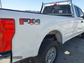 2018 Ford F-250 XL z VIN 1FT7X2BT7JEB31878, wystawiony jako IAAI lot #41852187 z przebiegiem 230 879 mil mil oraz . Historia ofert i sprzedaży dostępna na DreamBid. Obrazek 18.