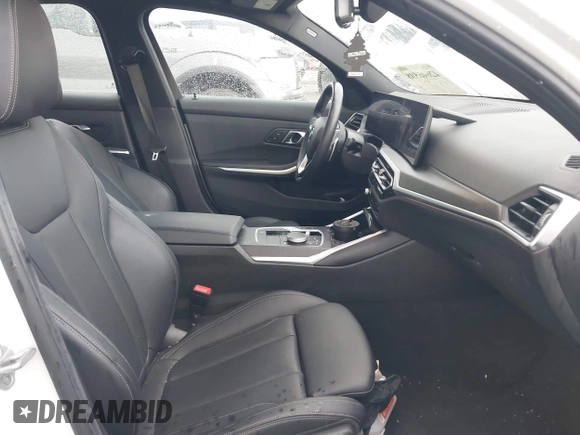 2024 BMW 3 Series 330i with VIN 3MW69FF0XR8E38275, listed as a IAAI auction lot 42646598 with 39,015 mi miles and . Bid and sale history available at DreamBid. Image 5.