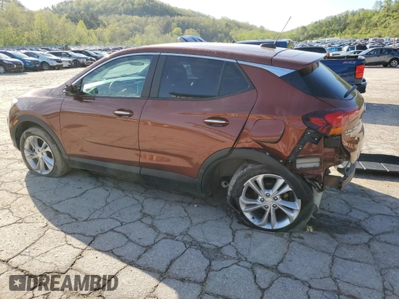 2021 Buick Encore GX Preferred с VIN KL4MMCSL5MB141259, выставлен на аукционе Copart как лот 54479185 с пробегом 56 937 миль миль и Списание • Salvage title. История ставок и продаж доступна на DreamBid. Изображение 2.