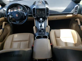 2014 Porsche Cayenne z VIN WP1AA2A25ELA95155, wystawiony jako Copart lot #58246865 z przebiegiem 181 971 mil mil oraz Szkoda całkowita • Salvage title. Historia ofert i sprzedaży dostępna na DreamBid. Obrazek 8.