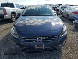 2014 Volvo S60 T5 z VIN YV1612FS5E1296303, wystawiony jako Copart lot #56480725 z przebiegiem 52 318 mil mil oraz Szkody całkowita. Historia ofert i sprzedaży dostępna na DreamBid. Obrazek 5.