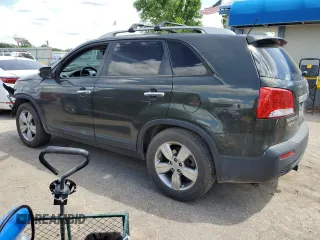 2012 Kia Sorento EX z VIN 5XYKU4A29CG247228, wystawiony jako Copart lot #55521865 z przebiegiem 149 036 mil mil oraz Szkoda całkowita • Salvage title. Historia ofert i sprzedaży dostępna na DreamBid. Obrazek 2.