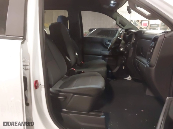2019 Chevrolet Silverado 1500 Custom Trail Boss with VIN 3GCPYCEF6KG250539, listed as a IAAI auction lot 41592352 with 135,612 mi miles. Bid and sale history available at carsss.com. Image 5.