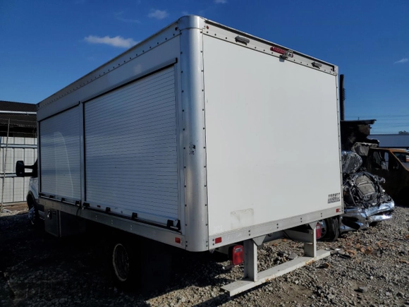 2019 Ford Transit with VIN 1FDRS9ZM8KKB46743, listed as a Copart auction lot 47458835 with 287,798 mi miles and Clean Title. Bid and sale history available at DreamBid. Image 2.