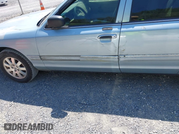 2007 Ford Crown Victoria LX z VIN 2FAFP74V37X122518, wystawiony jako IAAI lot #42071004 z przebiegiem 228 547 mil mil oraz . Historia ofert i sprzedaży dostępna na DreamBid. Obrazek 18.