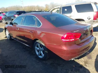 2012 Volkswagen Passat SE с VIN 1VWBP7A33CC035671, выставлен на аукционе IAAI как лот 41864412 с пробегом 99 789 миль миль и . История ставок и продаж доступна на DreamBid. Изображение 3.