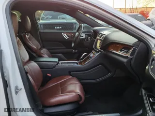 2017 Lincoln Continental Reserve with VIN 1LN6L9RP6H5629262, listed as a IAAI auction lot 42136639 with 85,377 mi miles. Bid and sale history available at carsss.com. Image 5.