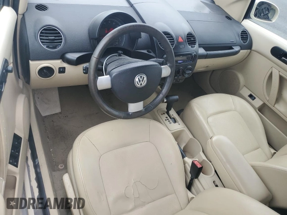 2008 Volkswagen Beetle SE z VIN 3VWRG31YX8M414255, wystawiony jako Copart lot #58972535 z przebiegiem 105 036 mil mil oraz Czysty tytuł • Clean title. Historia ofert i sprzedaży dostępna na DreamBid. Obrazek 8.