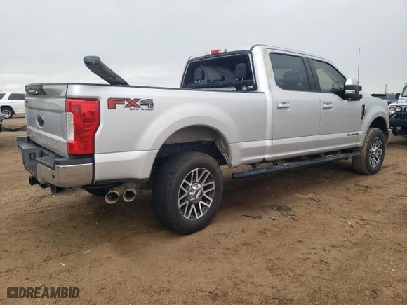 2017 Ford Super Duty F-250 SRW Lariat with VIN 1FT7W2BT1HEB57728, listed as a Copart auction lot 61500694 with 271,849 mi miles and Salvage Title. Bid and sale history available at carsss.com. Image 3.