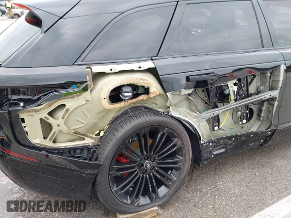 2024 Land Rover Range Rover Velar Dynamic SE with VIN SALYL2EX1RA368859, listed as a IAAI auction lot 42163428 with 7,586 mi miles and . Bid and sale history available at DreamBid. Image 6.