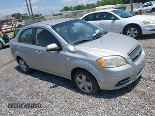 2008 Chevrolet Aveo LS z VIN KL1TD56648B259186, wystawiony jako IAAI lot #42471424 z przebiegiem 119 844 mil mil oraz . Historia ofert i sprzedaży dostępna na DreamBid. Obrazek 1.