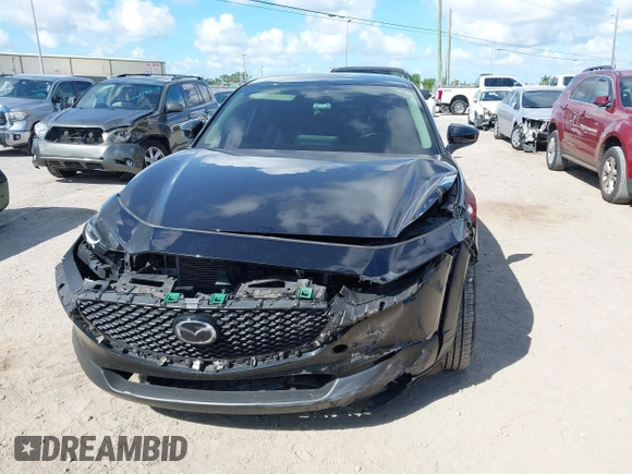 2021 Mazda CX-30 Select z VIN 3MVDMABL1MM251761, wystawiony jako IAAI lot #42267217 z przebiegiem 42 617 mil mil oraz . Historia ofert i sprzedaży dostępna na DreamBid. Obrazek 6.