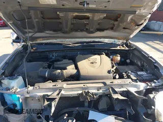 2018 Toyota Tacoma SR with VIN 3TMCZ5AN9JM127113, listed as a IAAI auction lot 41400379 with 12,660 mi miles. Bid and sale history available at carsss.com. Image 10.