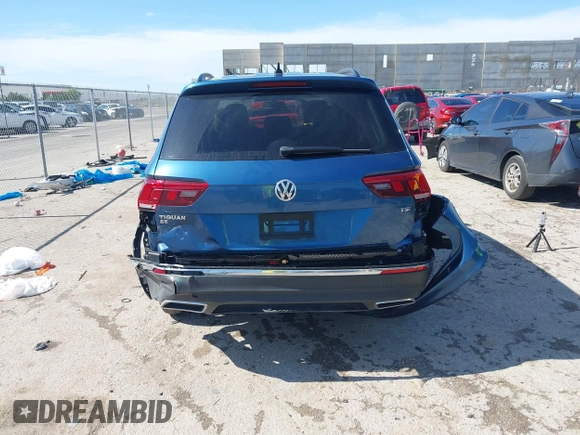 2018 Volkswagen Tiguan SEL z VIN 3VV3B7AX2JM155306, wystawiony jako IAAI lot #42457735 z przebiegiem 48 061 mil mil oraz . Historia ofert i sprzedaży dostępna na DreamBid. Obrazek 16.