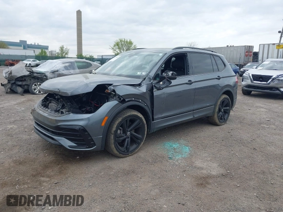 2024 Volkswagen Tiguan SE R-Line Black с VIN 3VV8B7AX7RM081396, выставлен на аукционе IAAI как лот 42079851 с пробегом 18 469 миль миль и . История ставок и продаж доступна на DreamBid. Изображение 2.