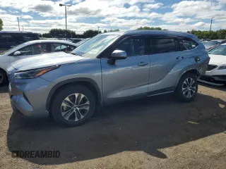 2021 Toyota Highlander XLE z VIN 5TDHZRBH2MS080131, wystawiony jako Copart lot #55997565 z przebiegiem 54 117 mil mil oraz Szkoda całkowita • Salvage title. Historia ofert i sprzedaży dostępna na DreamBid. Obrazek 1.