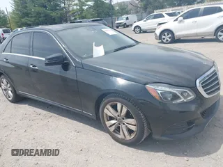 2014 Mercedes-Benz E E 350 Sport with VIN WDDHF5KBXEA884579, listed as a IAAI auction lot 42027214 with 163,488 mi miles. Bid and sale history available at carsss.com. Image 1.