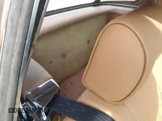 1984 Mercedes-Benz 380 SL z VIN WDBBA45A5EA009369, wystawiony jako Copart lot #74363674 z przebiegiem 79 513 mil mil oraz Szkoda całkowita • Salvage title. Historia ofert i sprzedaży dostępna na DreamBid. Obrazek 10.