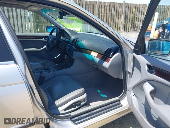 2005 BMW 3 Series 330xi с VIN WBAEW53405PN37317, выставлен на аукционе IAAI как лот 42544009 с пробегом 111 964 миль миль и . История ставок и продаж доступна на DreamBid. Изображение 5.