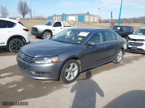 2014 Volkswagen Passat SE w/Sunroof with VIN 1VWBT7A34EC118525, listed as a IAAI auction lot 41653118 with 124,832 mi miles. Bid and sale history available at carsss.com. Image 17.